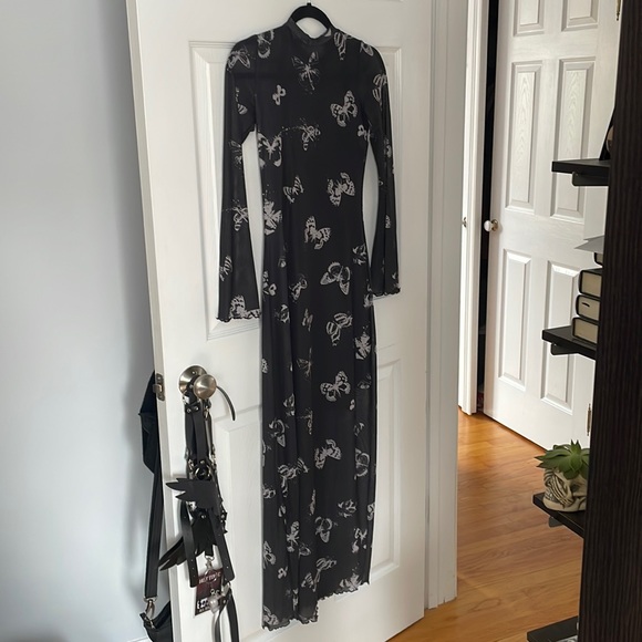 Hot Topic Dresses & Skirts - Stunning hot topic full length mesh dress
